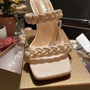Impossible to get heeled sandals